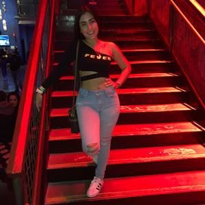 Meet your Posher, Daniela